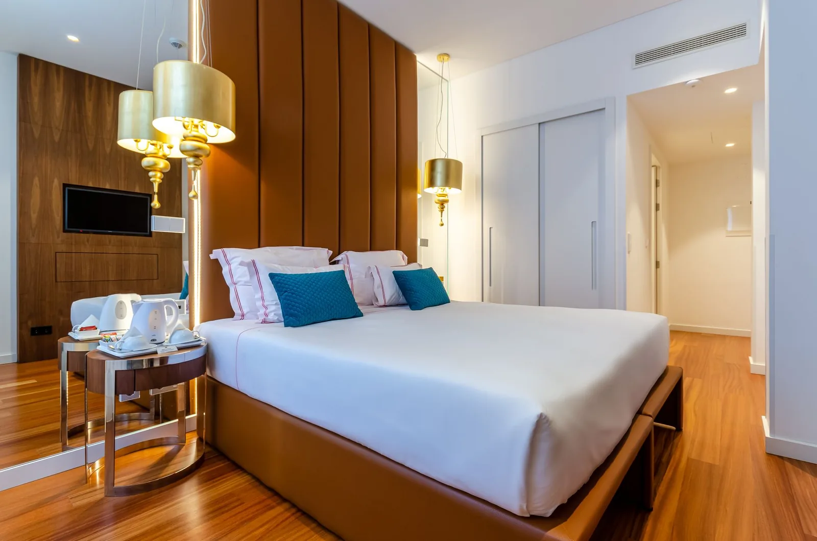 Chambre d'hôtel au décor contemporain