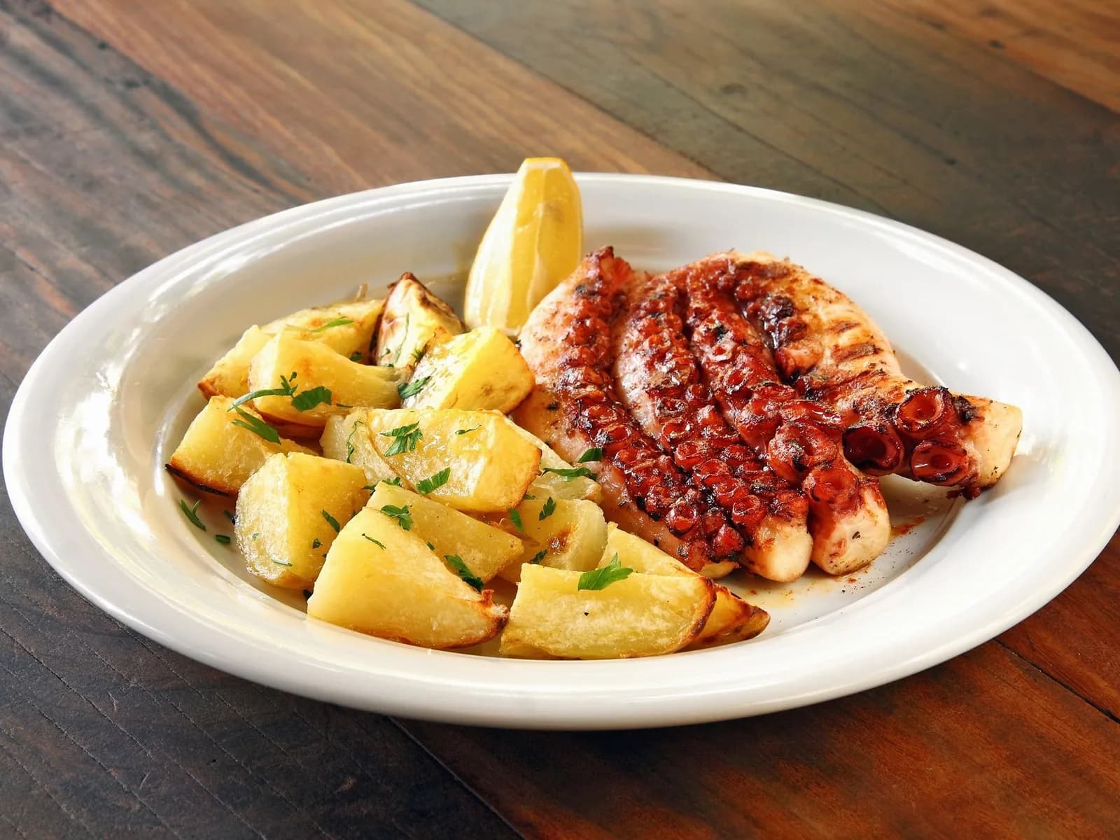 Polvo à lagareiro : poulpe rôti à l'huile d'olive avec des pommes de terre