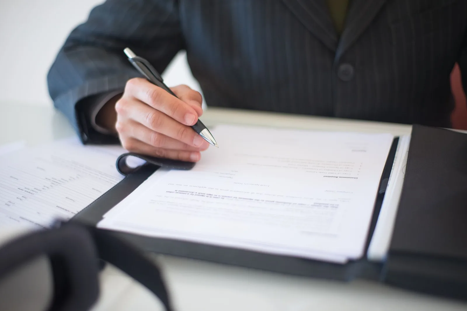 Signature d'un acte au stylo