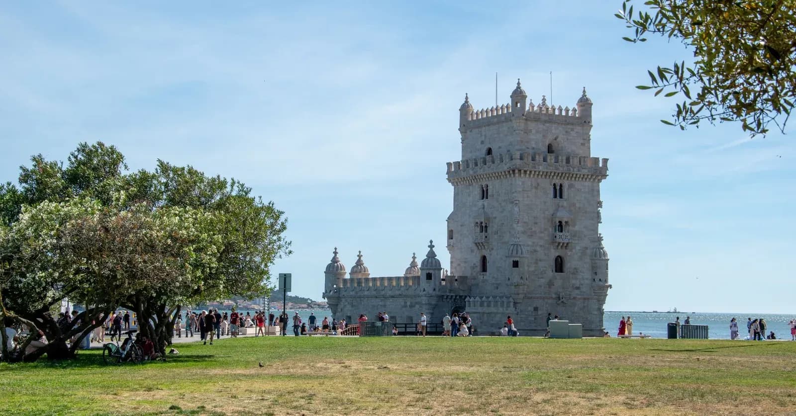 La tour de Belém au bord du Tage à Lisbonne, monument inclus dans la Lisboa Card
