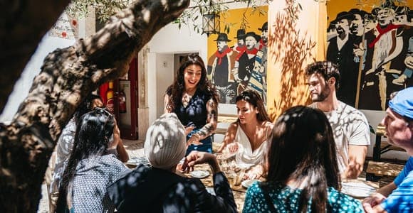 Baixa à table : food tour avec dîner