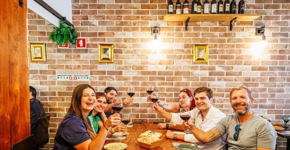 Food tour à pied : petiscos et vins portugais